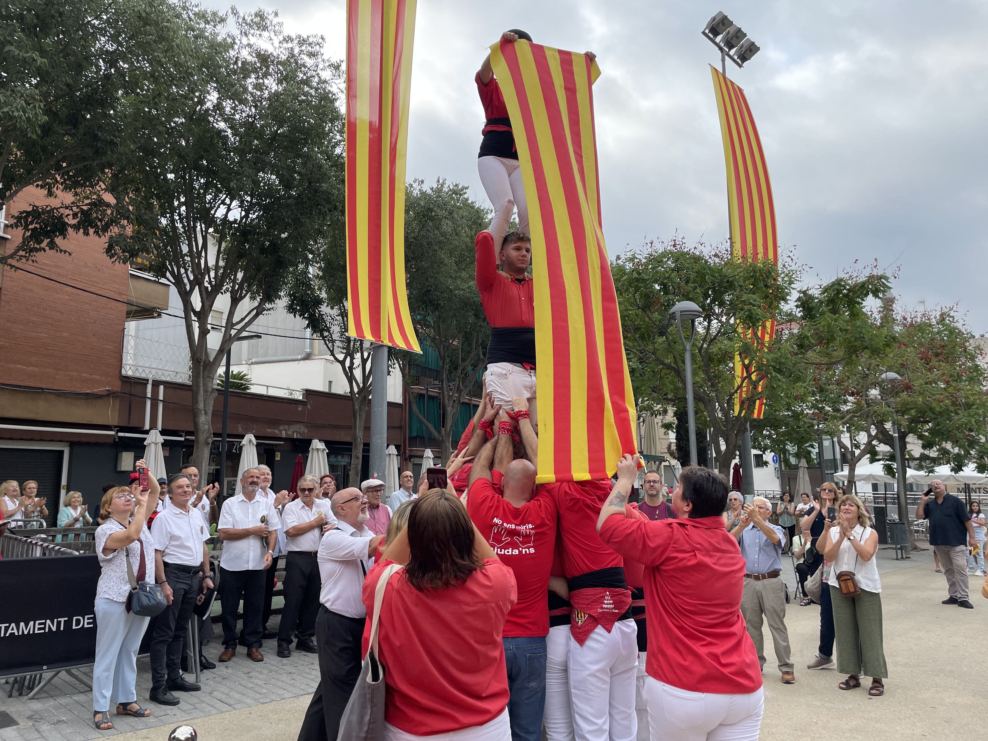 La ciutat ha viscut el tradicional acte institucional a la plaça de l'Onze de Setembre. FOTO: Arnau Martínez