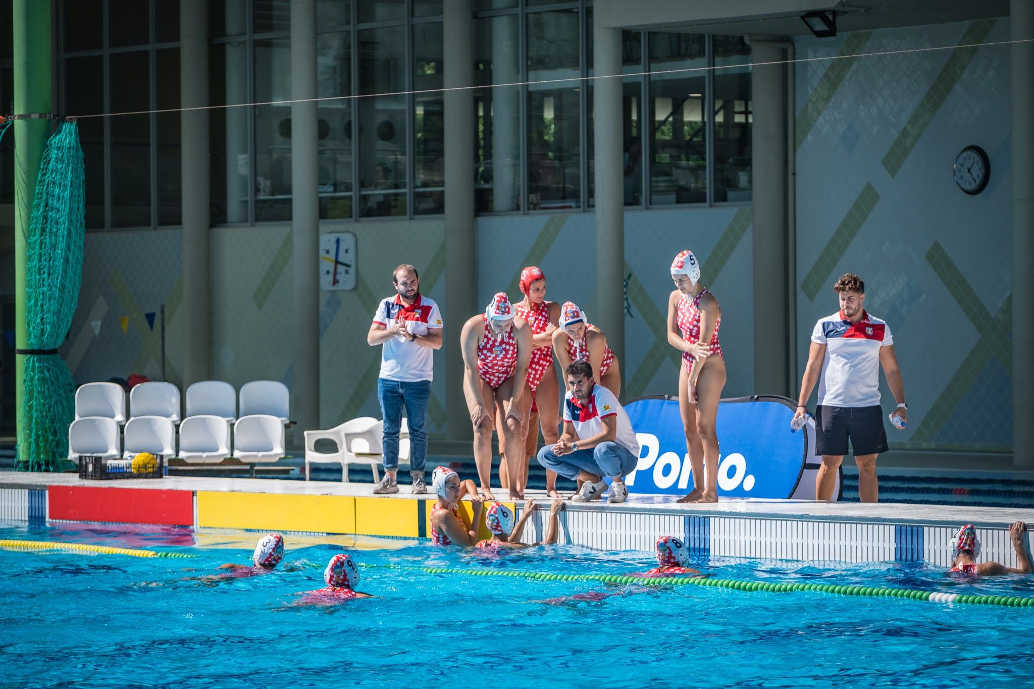 L'equip absolut femení de waterpolo del CN Rubí, a Porto. FOTO: Cedida L'equip absolut femení de waterpolo del CN Rubí, a Porto. FOTO: Cedida