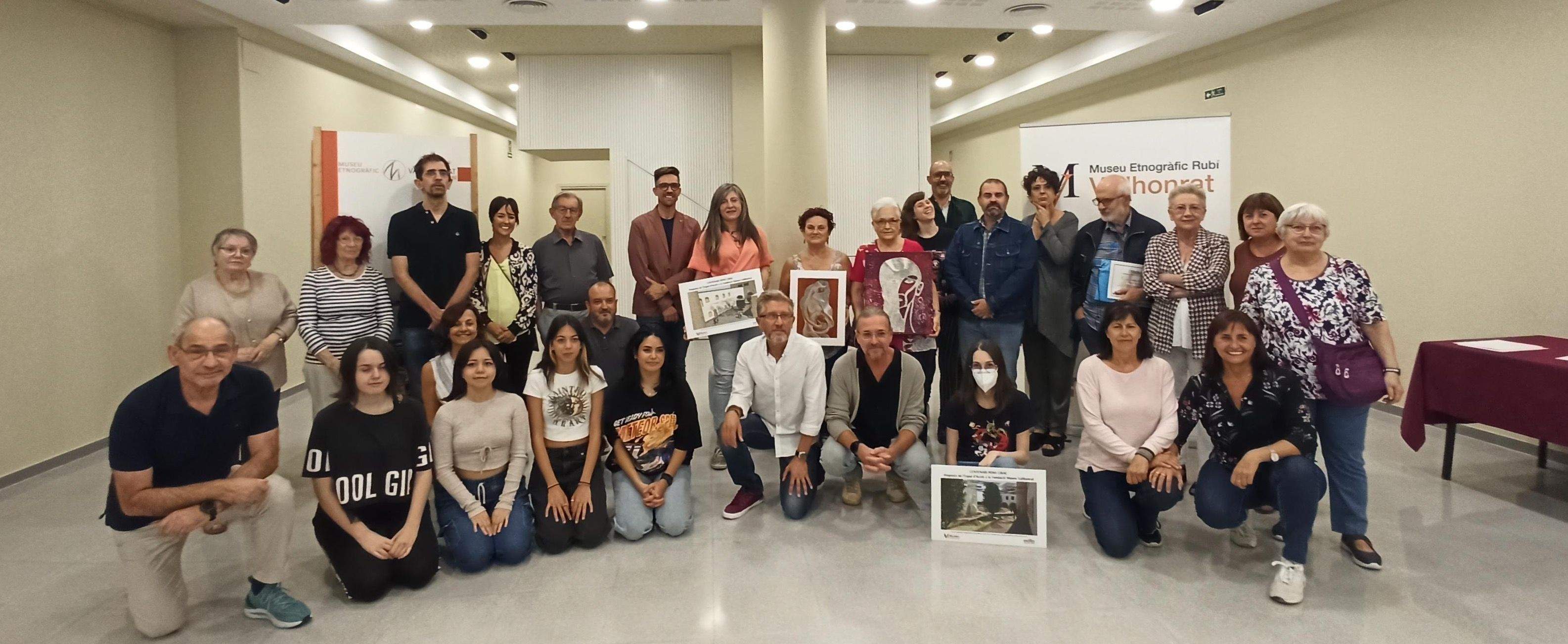 Els participants del 1er concurs de pintura Pons Cirac amb el jurat. Foto: Núria Julià Els participants del 1er concurs de pintura Pons Cirac amb el jurat. Foto: Núria Julià