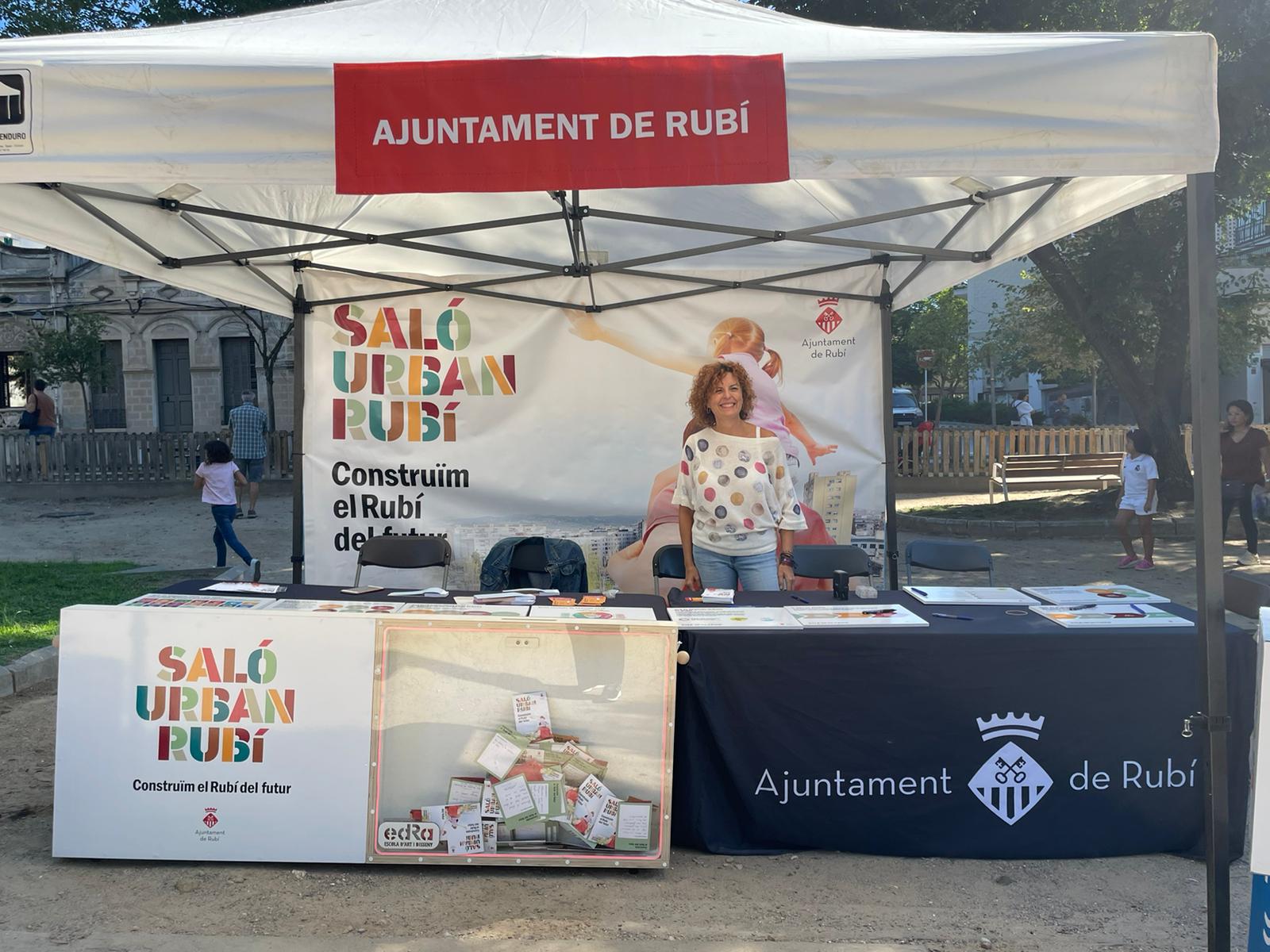 Estand del Saló Urban a la plaça Pearson de la primera edició. FOTO: Estela Luengo Estand del Saló Urban a la plaça Pearson de la primera edició. FOTO: Estela Luengo