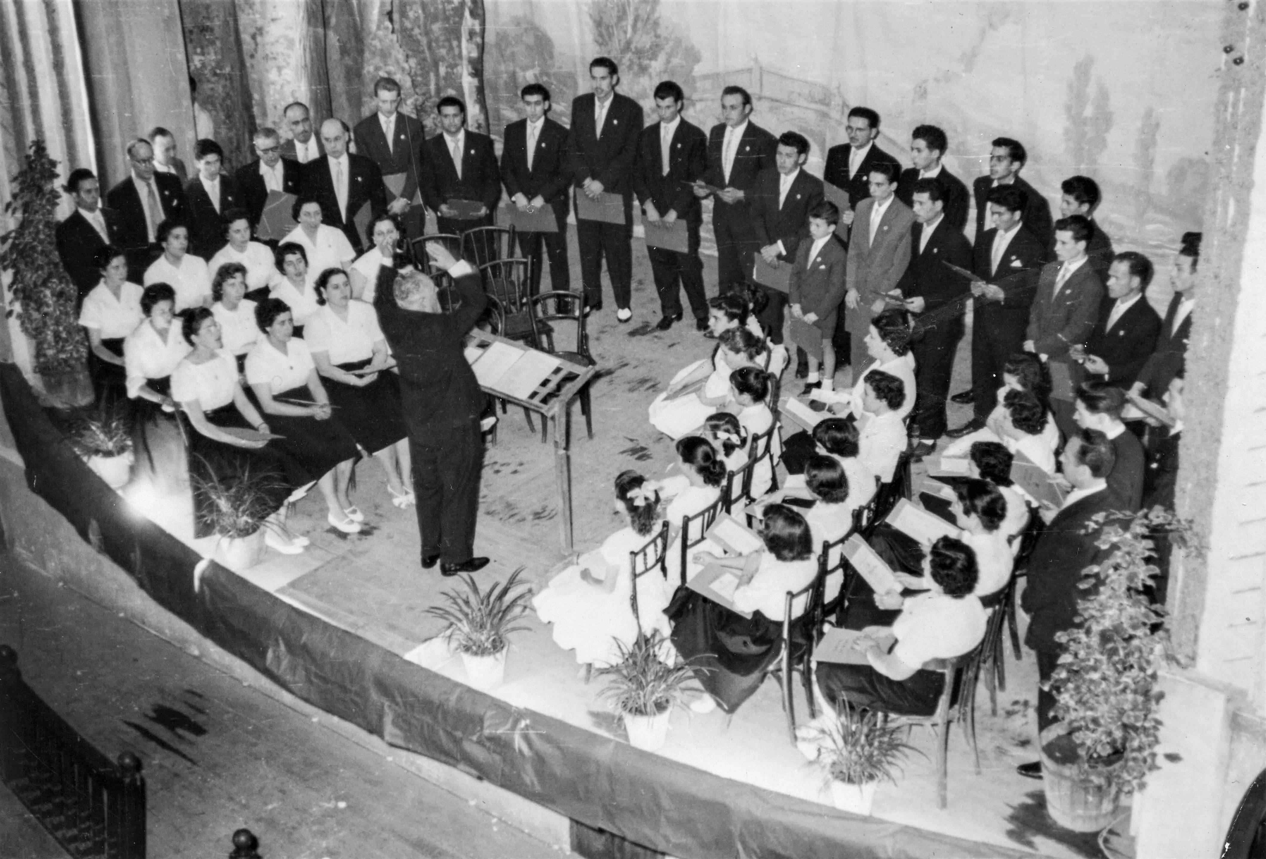Presentació de l'Orfeó de Rubí al Casino Español, 1958. FOTO: Xavier Fortino