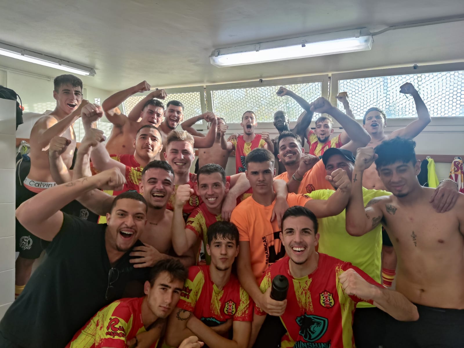 Celebració de la victória dels jugadors del Veinti. FOTO: Cedida