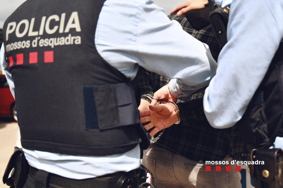 Imatge d'arxiu d'una detenció de Mossos d’Esquadra. FOTO: Mossos  Imatge d'arxiu d'una detenció de Mossos d’Esquadra. FOTO: Mossos