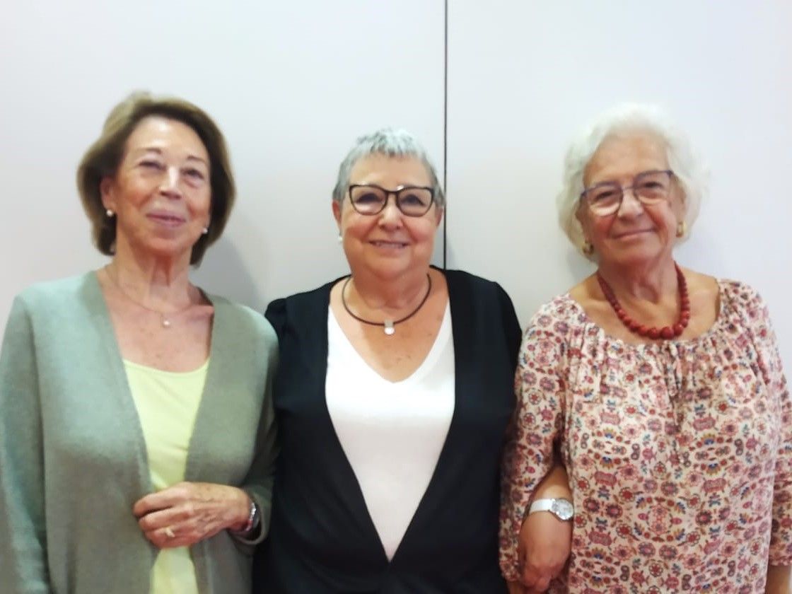 Milagros Calleja, al centre, és la nova presidenta d'Oncolliga Rubí. FOTO: Cedida