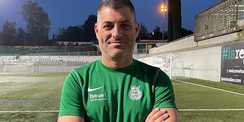 Oliver Ballabriga, premiat com a millor entrenador. FOTO: Cerdanyola Futbol Club