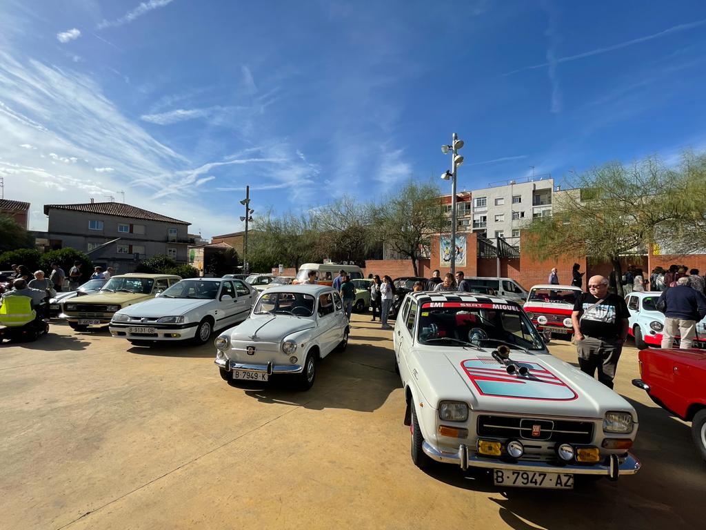 Exposició de l'Associació Automòbils Antics de Rubí a la fira de Sant Galderic 2022. FOTO: Estela Luengo