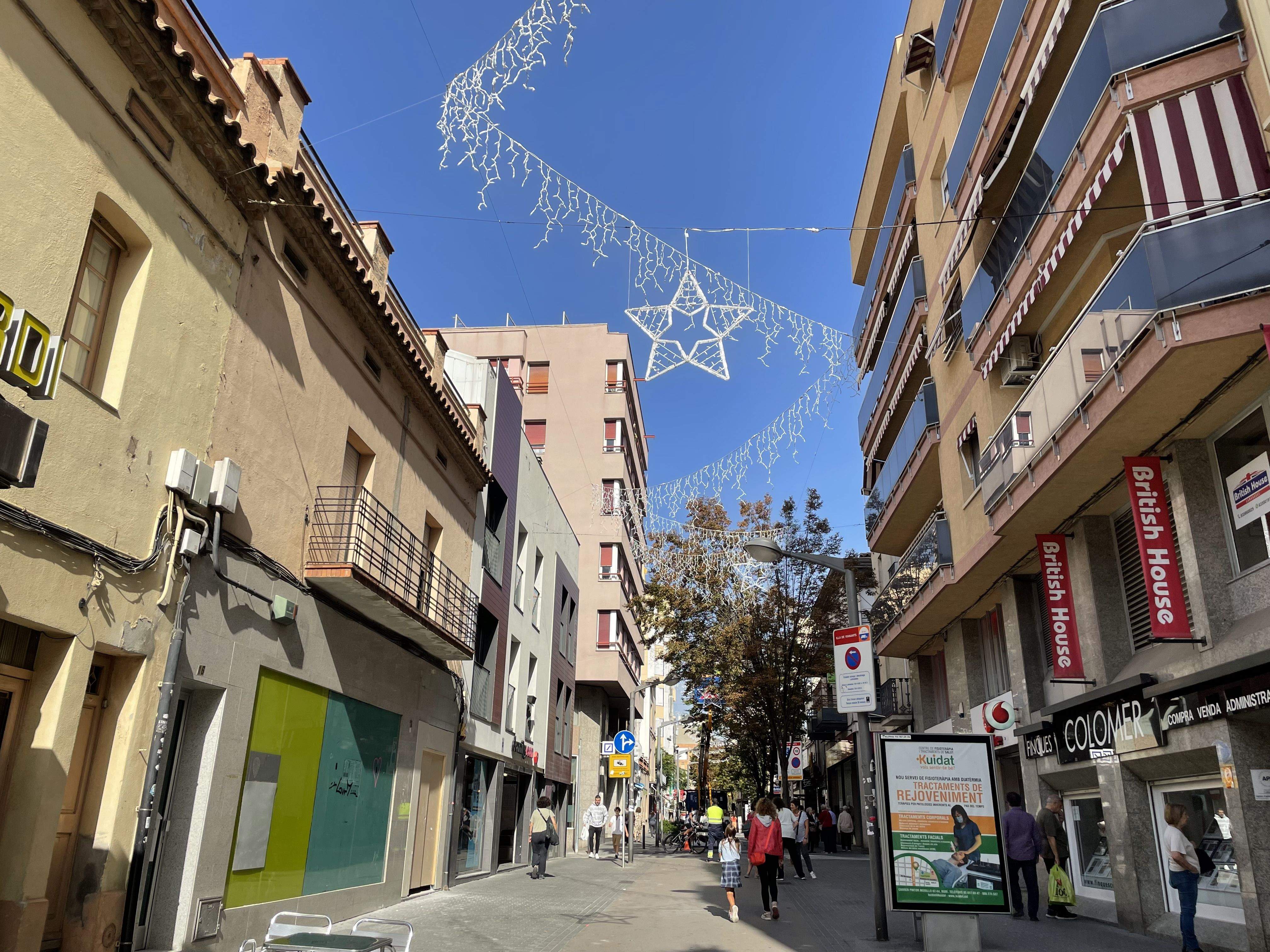 Llums de Nadal a l'avinguda de Barcelona. FOTO: NHS