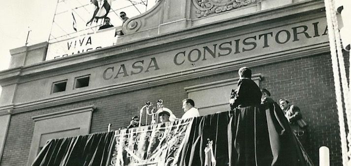 El dictador Francisco Franco, al balcó de la casa consistorial de Rubí. FOTO: Bartomeu Cucurull El dictador Francisco Franco, al balcó de la casa consistorial de Rubí. FOTO: Bartomeu Cucurull