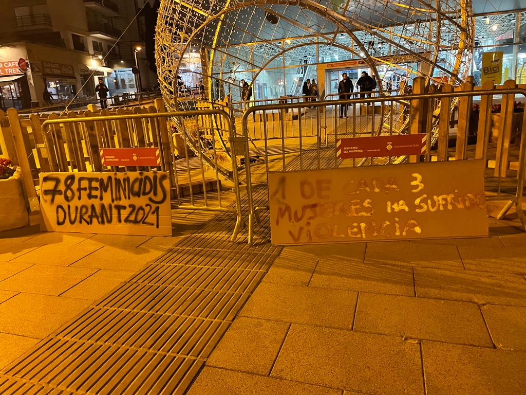 Pancartes utilitzades en la concentració del 25N. FOTO: Estela Luengo Pancartes utilitzades en la concentració del 25N. FOTO: Estela Luengo