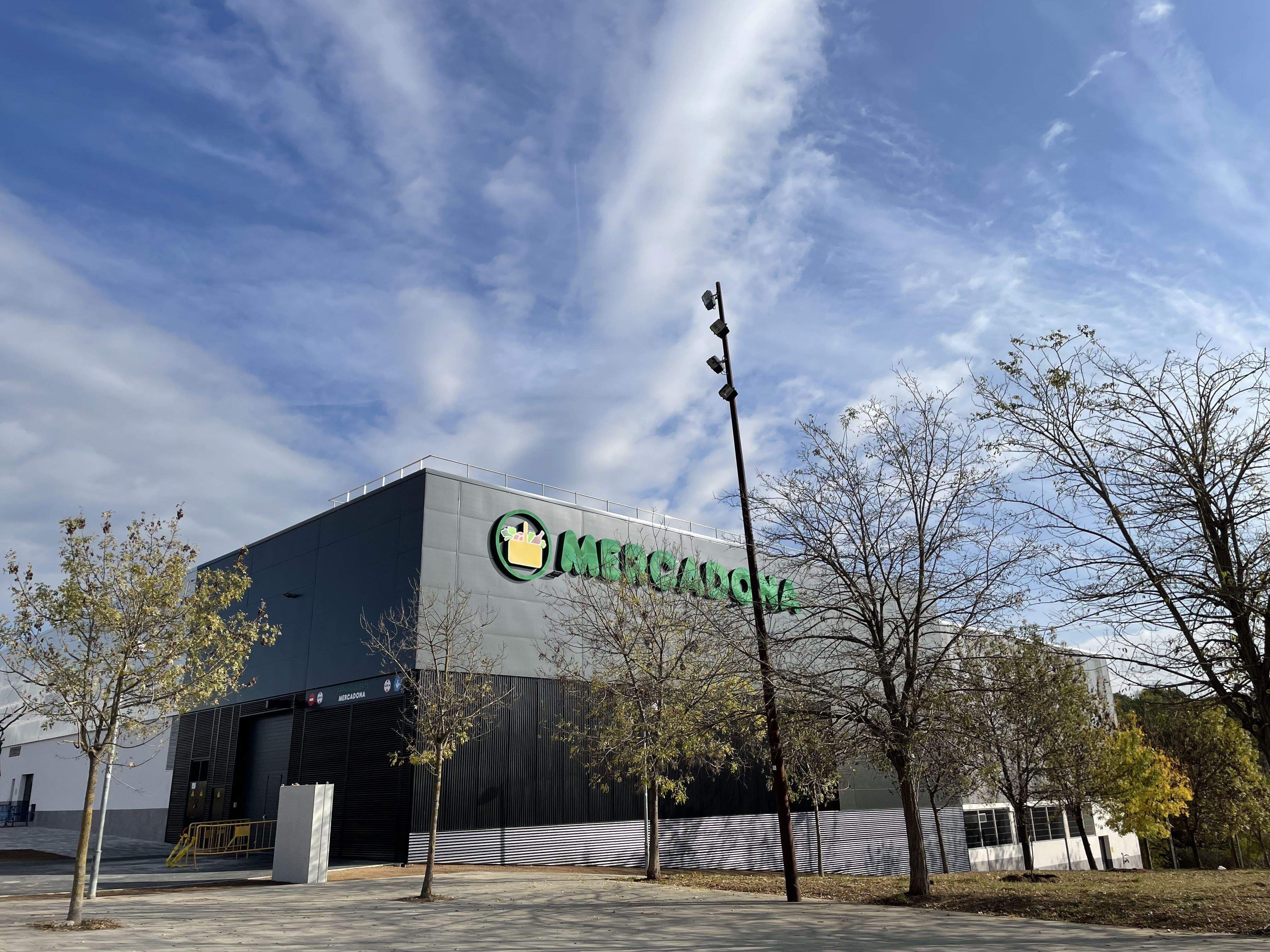 Edifici del nou Mercadona del carrer Marconi, a la zona del torrent dels Alous. FOTO: NHS