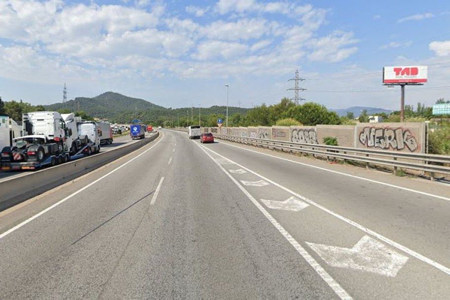 Tallat l'accés a la B-30 des de Rubí per l'avinguda de l'Electricitat. El barri de Can Vallhonrat està a tocar de l'A-P7. FOTO: Google Maps