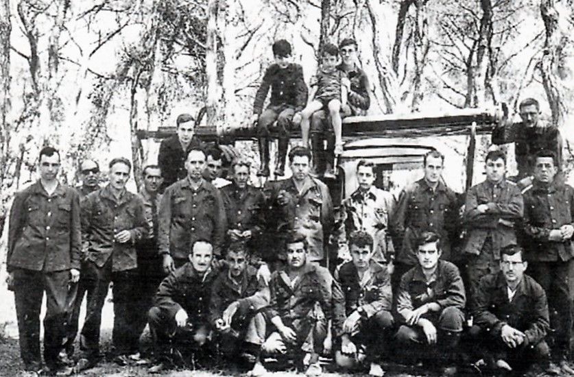 Bombers voluntaris de Rubí. FOTO: Llibre '40 años de Rubí', de Manuel Murillo/Autor desconegut Bombers voluntaris de Rubí. FOTO: Llibre '40 años de Rubí', de Manuel Murillo/Autor desconegut