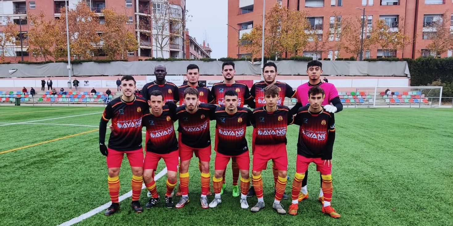 Els jugadors del Veinti a l'inici del partit. FOTO: Cedida