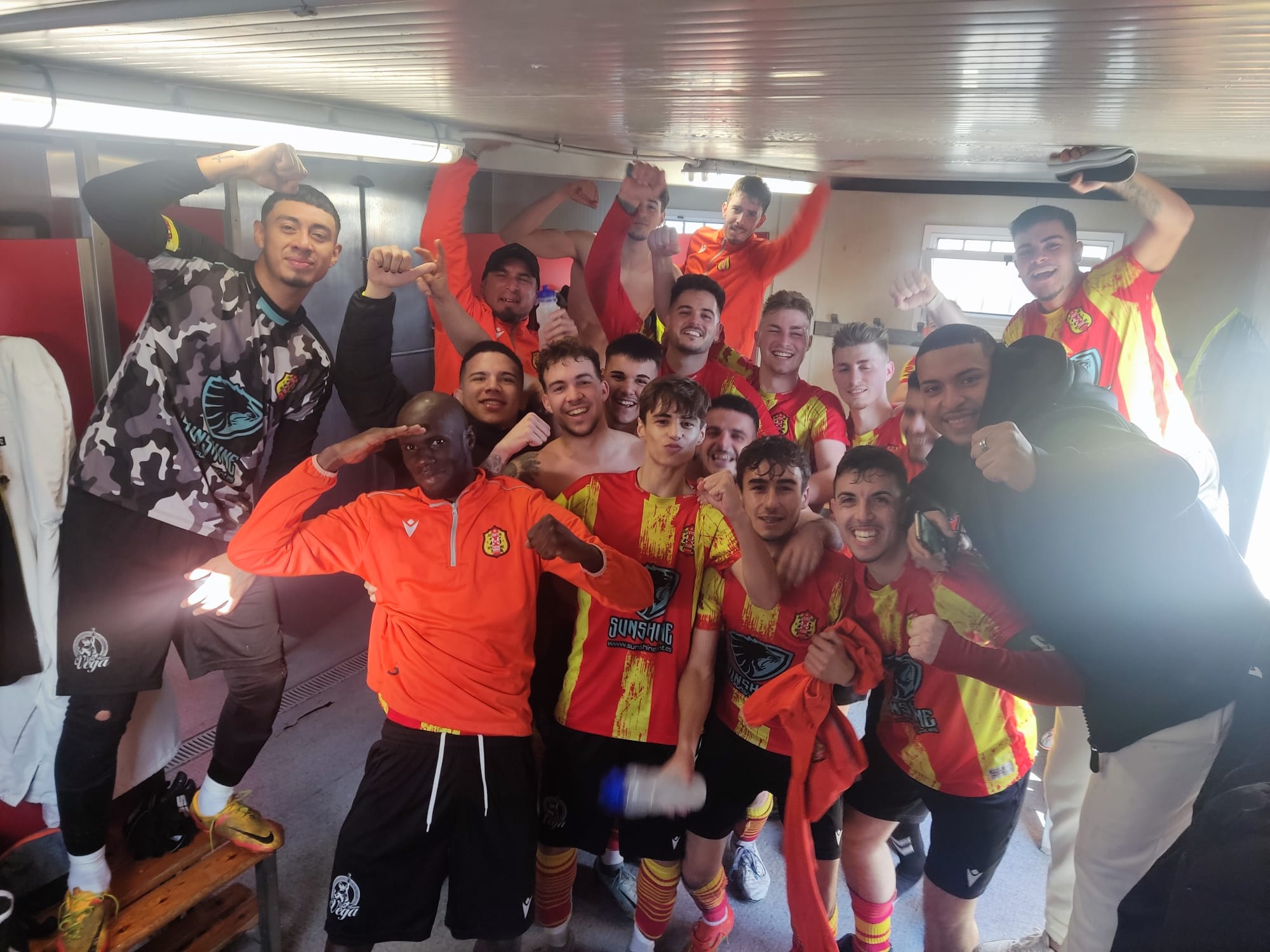 El Veinti celebra la victòria davant del CF Júnior. FOTO: Cedida