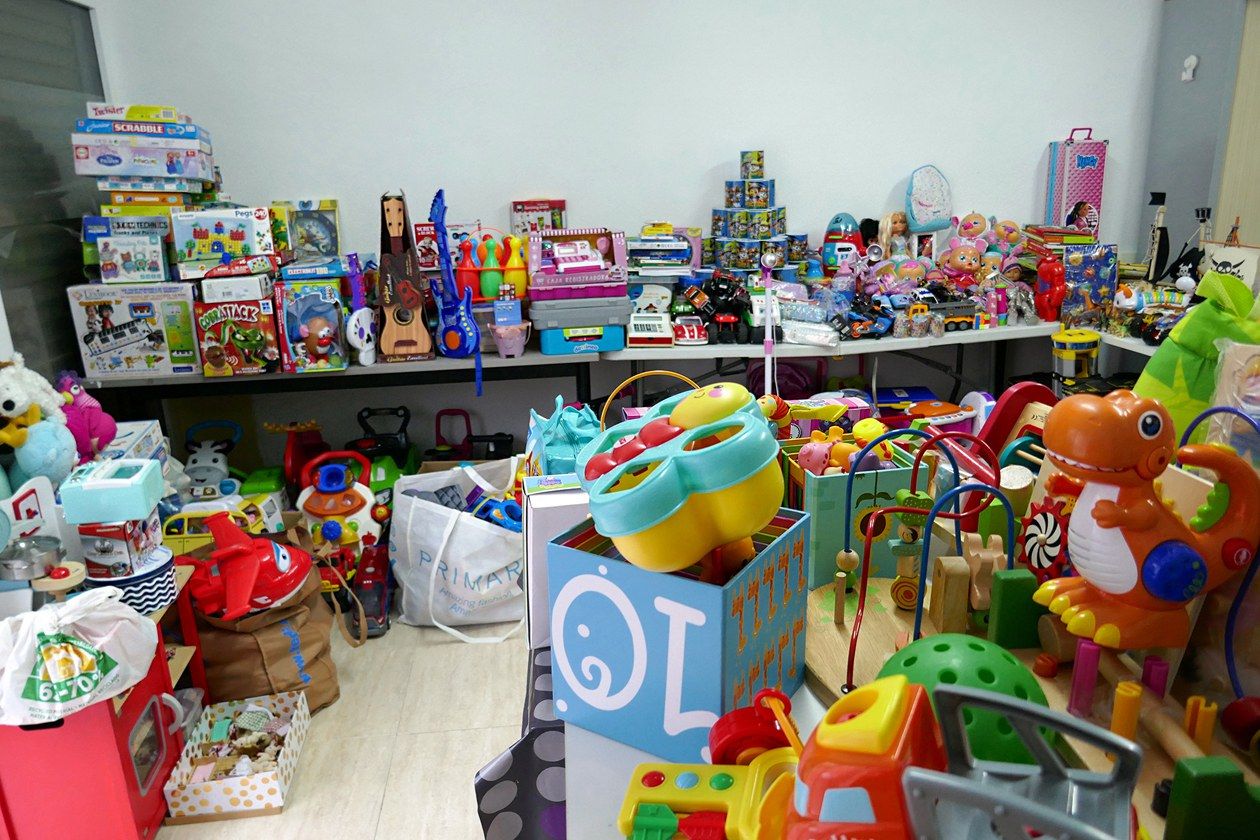 Joguines lliurades a ASAV abans de ser distribuïdes a les famílies usuàries de l'associació. FOTO: Ajuntament de Rubí