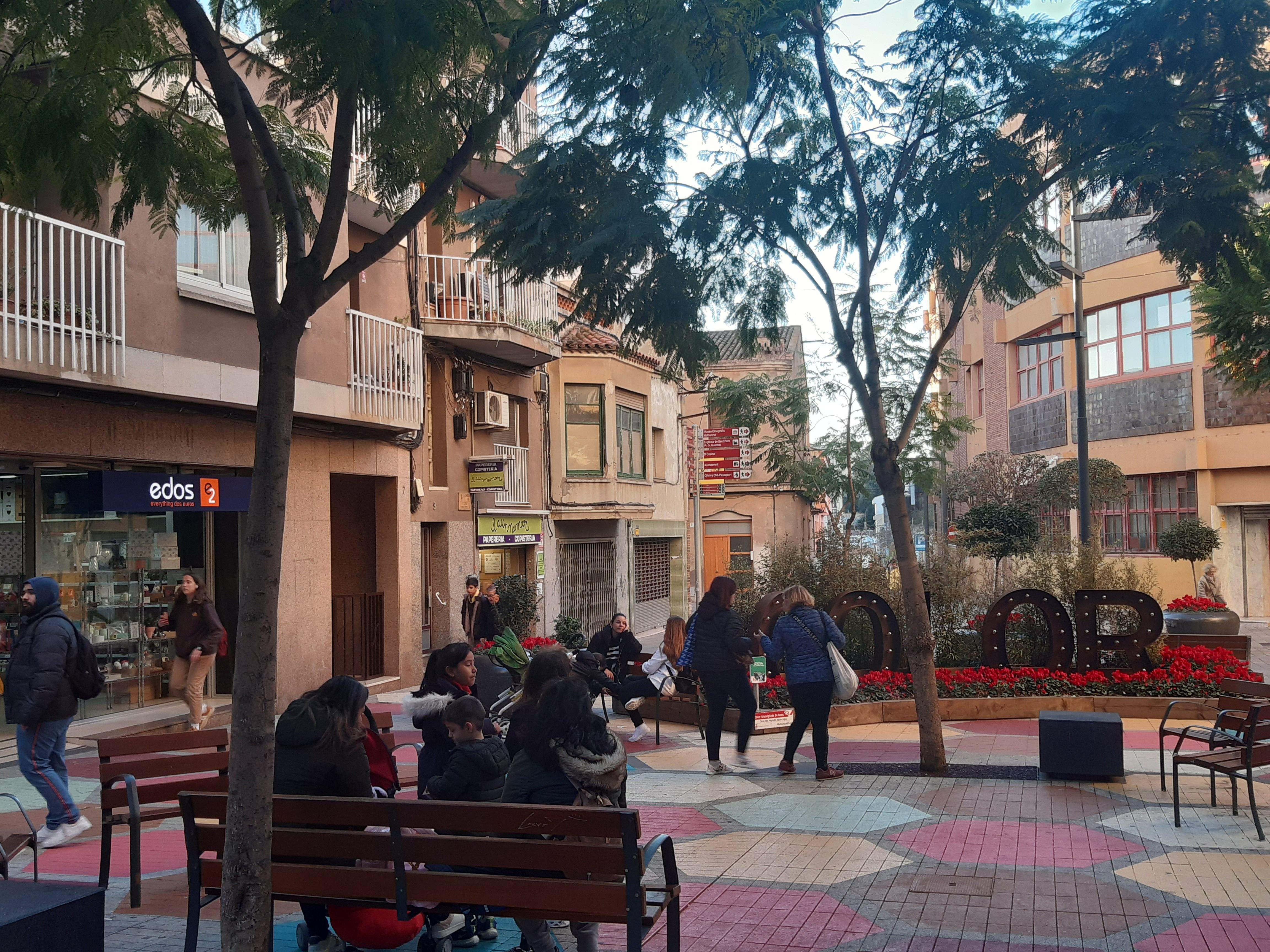 L'Ajuntament convoca tres debats sobre Rubí. FOTO: Carrer Pere Esmendia de Rubí. AUTOR: Andrea Sánchez Esteban L'Ajuntament convoca tres debats sobre Rubí. FOTO: Carrer Pere Esmendia de Rubí. AUTOR: Andrea Sánchez Esteban