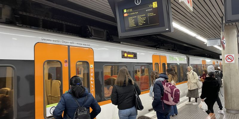 Estació de Ferrocarrils de Rubí un dia feiner en hora punta. FOTO: NHS