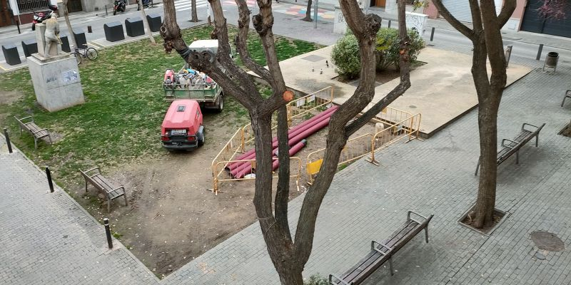 Ocupació de la zona verda a la plaça Clavé. FOTO: Joan Cuartielles i Pijoan