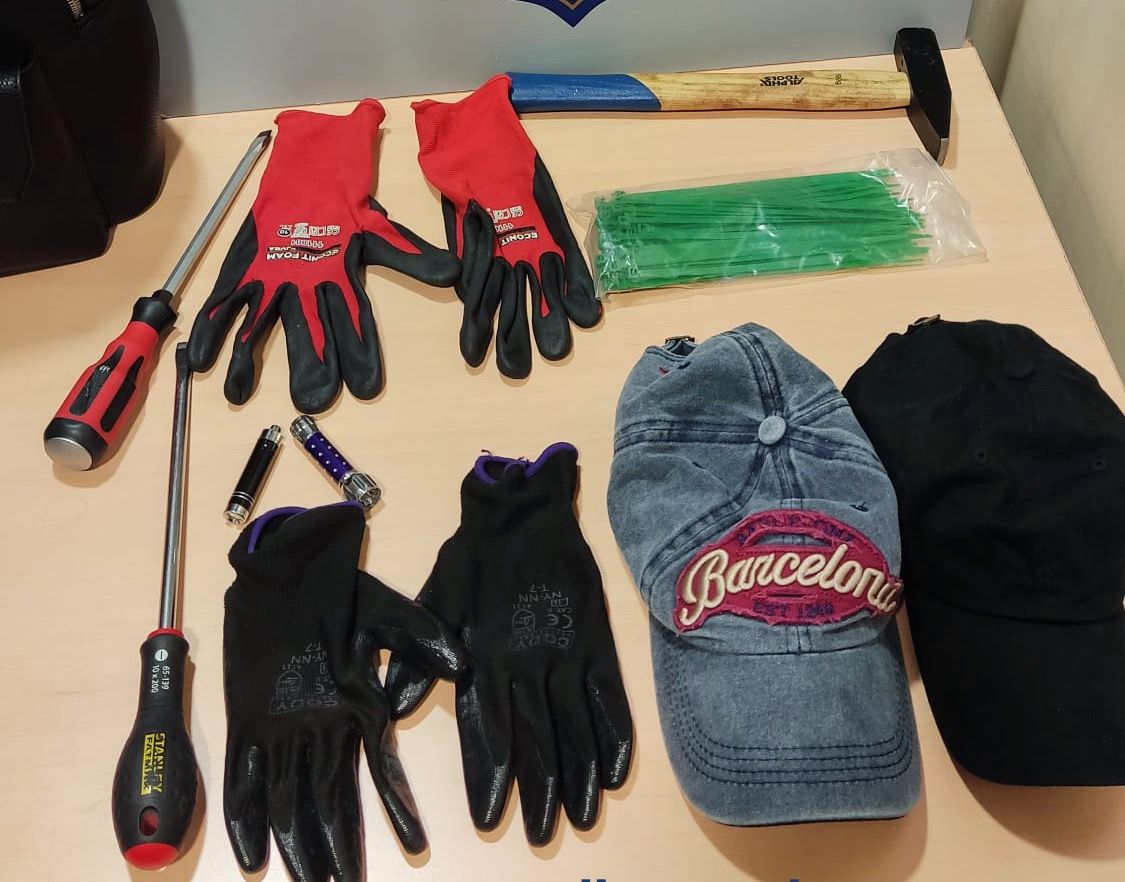 Material que van trobar en escorcollar els presumptes autors de dos robatoris a Sant Cugat. FOTO: Mossos d'Esquadra