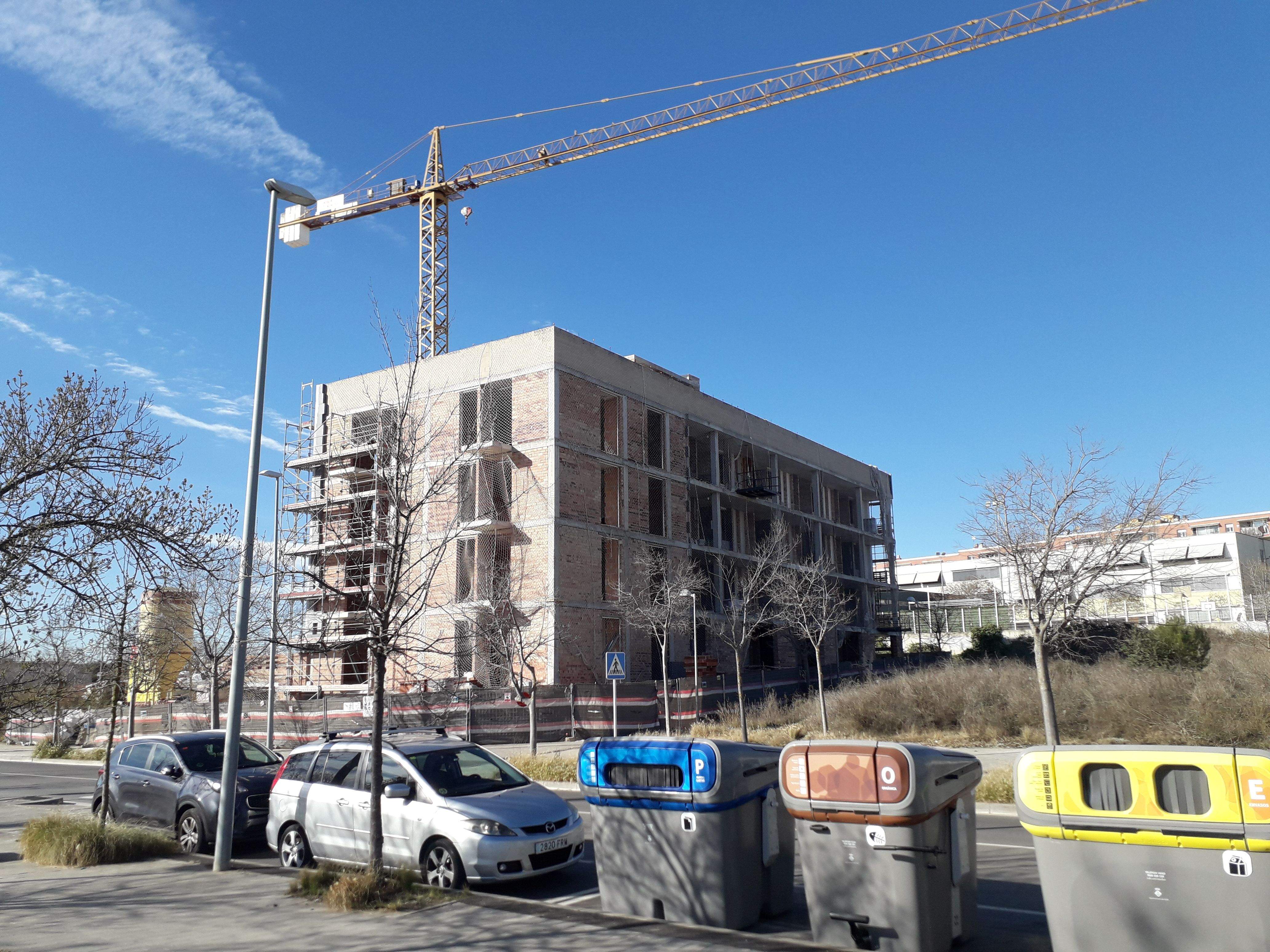 Construcció de pisos de lloguer social al carrer Marconi de Rubí. FOTO: NHS