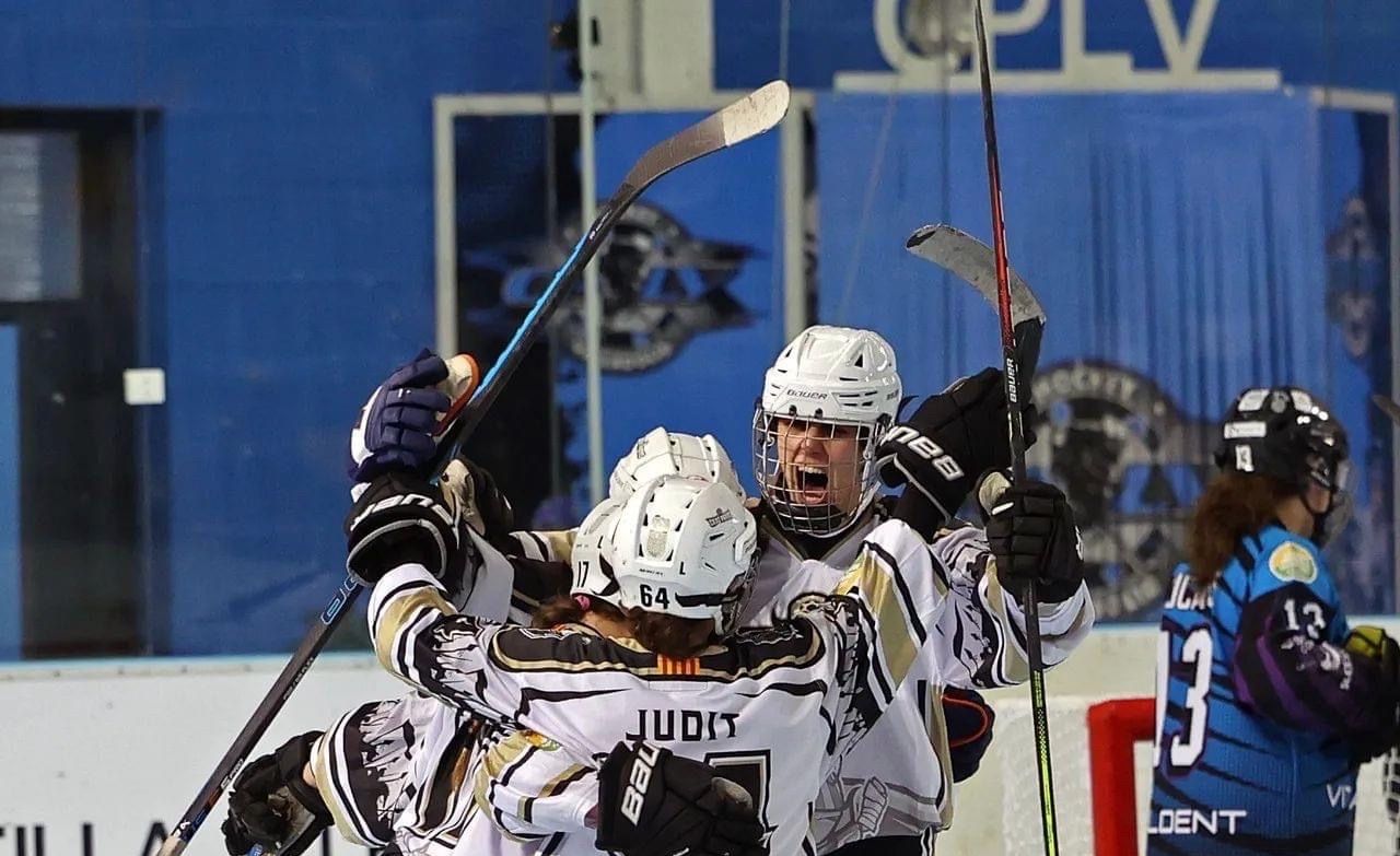 Les jugadores del Cent Patins, campiones de la Copa de la Reina. FOTO: Cedida