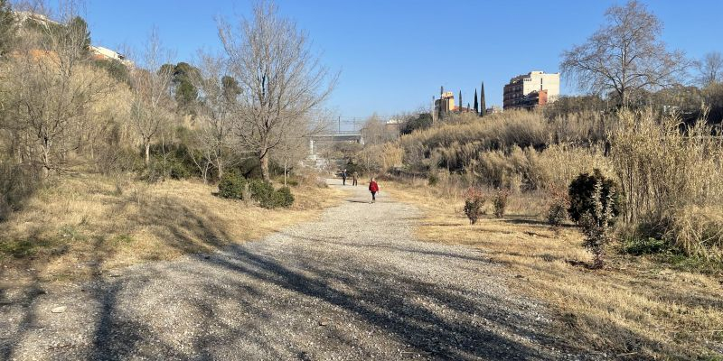 Passeig de la riera a la zona del Torrent de les Abelles. FOTO: Estela Luengo