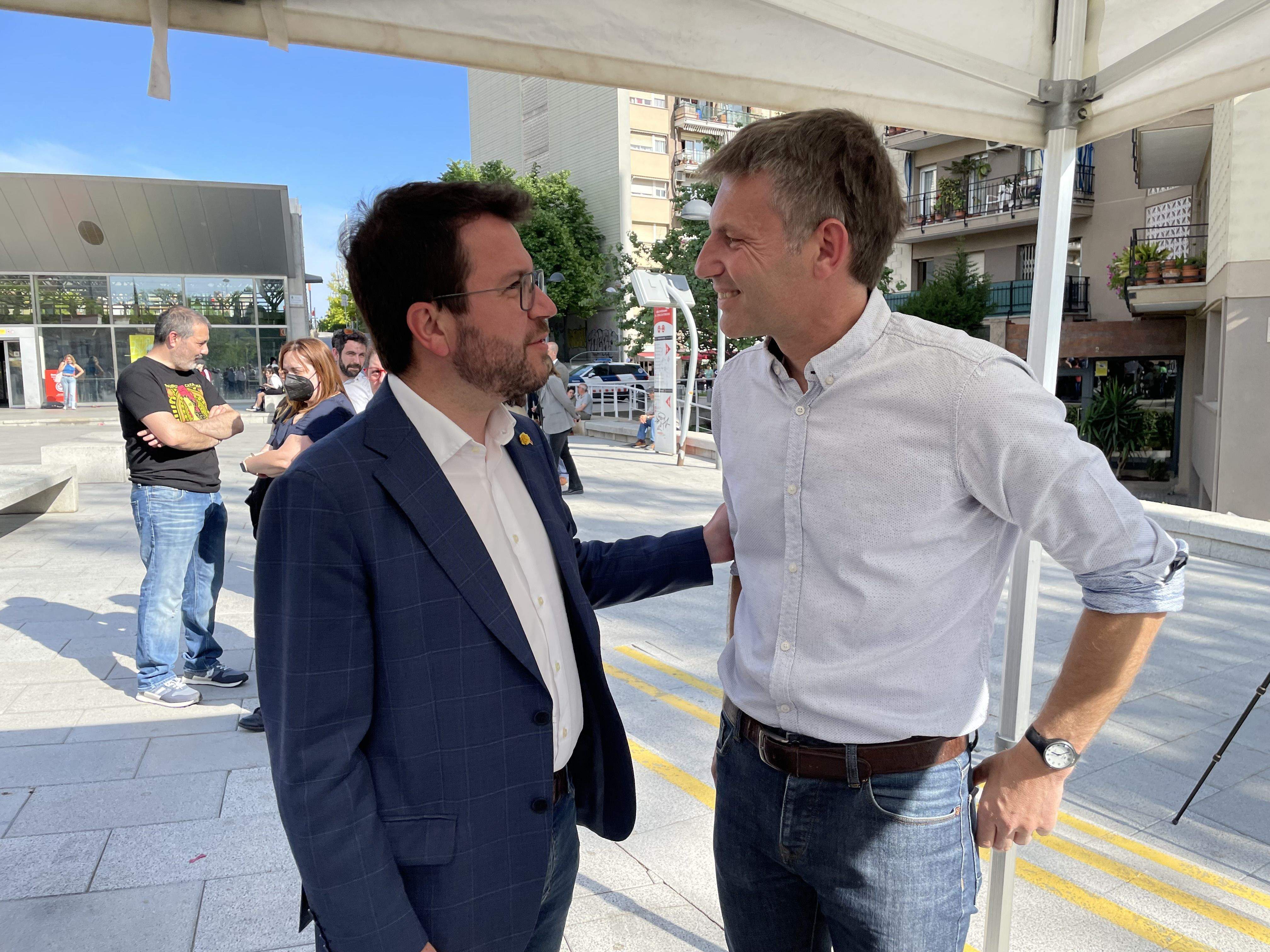 El president de la Generalitat, Pere Aragonès, en un acte de suport al candidat a l'alcaldia d'ERC Rubí, Xavier Corbera. FOTO: Arnau Martínez