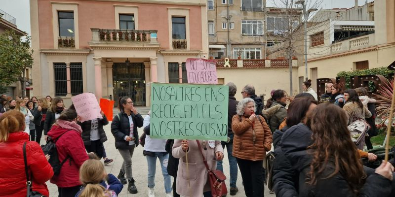 Manifestació de les treballadores de les escoles bressol la Lluna i Sol Solet. FOTO: Ràdio Rubí