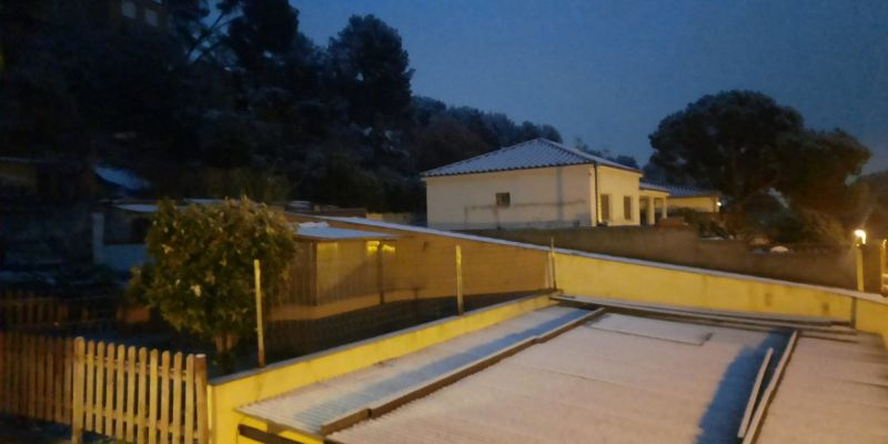 Fina capa de neu aquest dilluns a la matinada a Sant Muç. FOTO: Bernat Bella Fina capa de neu aquest dilluns a la matinada a Sant Muç. FOTO: Bernat Bella