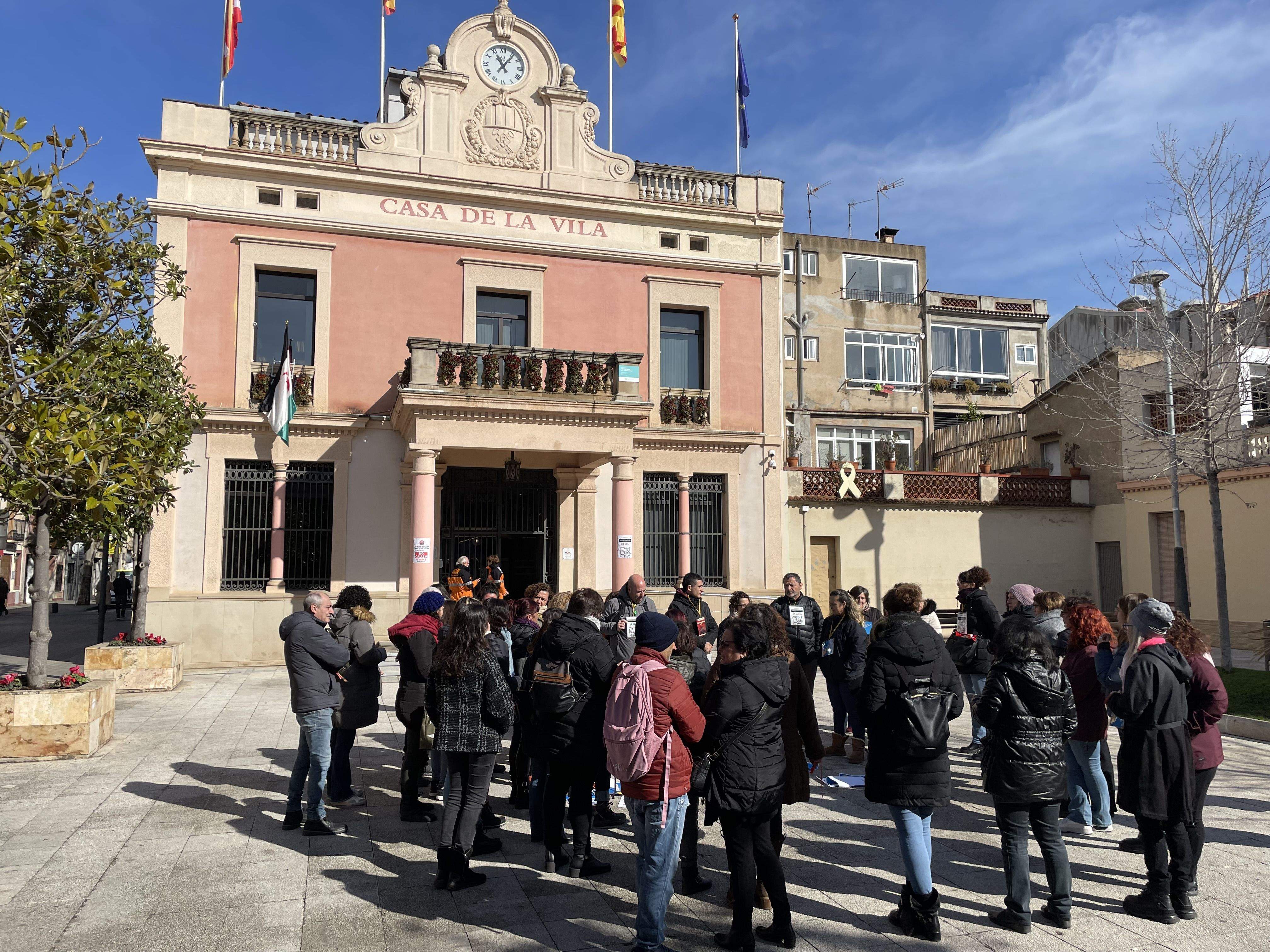Els treballadors de serveis socials bàsics de Rubí han acordat en assemblea, aquest dilluns al matí, continuar amb les protestes. FOTO: NHS