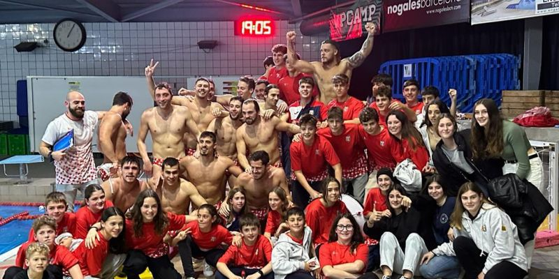 L'equip absolut masculí de waterpolo del CN Rubí es va imposar al CN Mataró. FOTO: Cedida