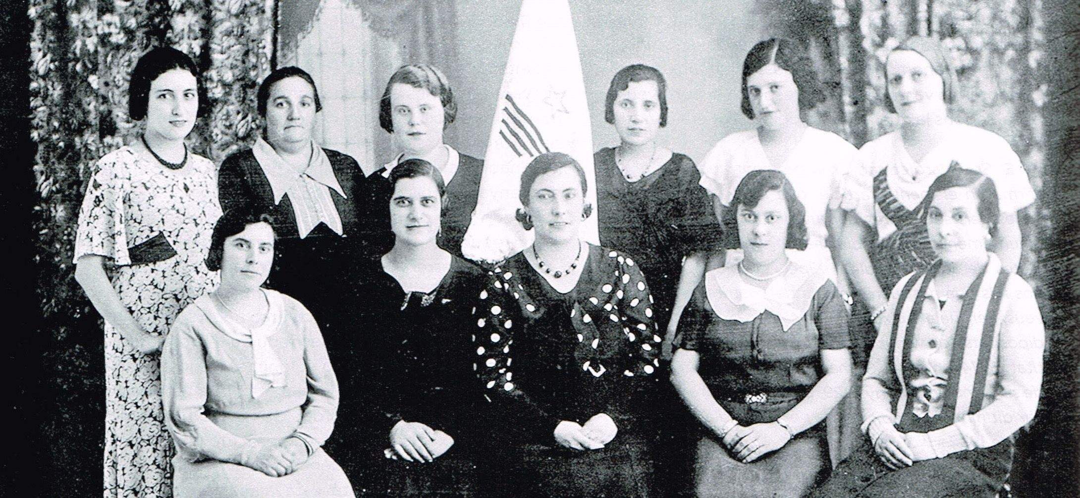 Integrants del Grup Femení del Centre Democràtic Republicà. FOTO: Autoria desconeguda/Arxiu Municipal de Rubí