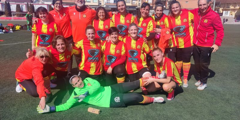 Les jugadores de l'equip femení veterà del Veinti. FOTO: Cedida