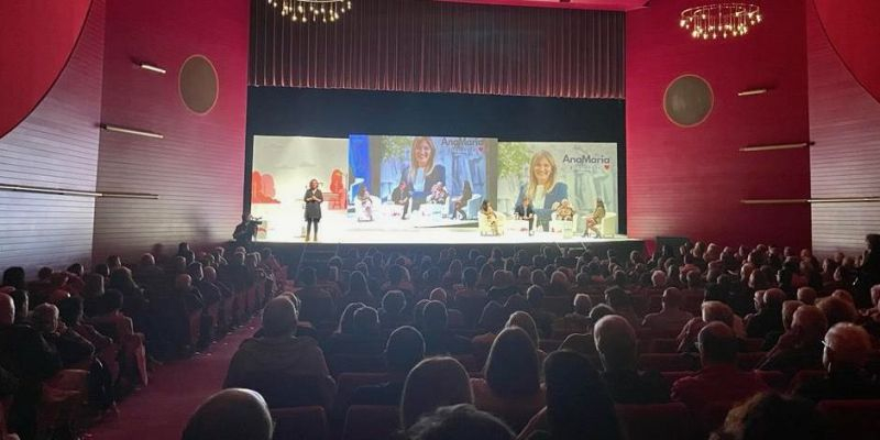 El teatre La Sala durant la presentació de la campanya electoral del PSC per a les eleccions municipals de Rubí. FOTO: NHS