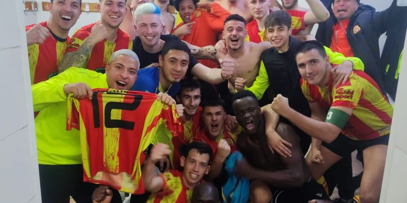 Alegria en el vestidor del Veinti després de derrotar el filial del Sant Cugat. FOTO: Cedida Alegria en el vestidor del Veinti després de derrotar el filial del Sant Cugat. FOTO: Cedida