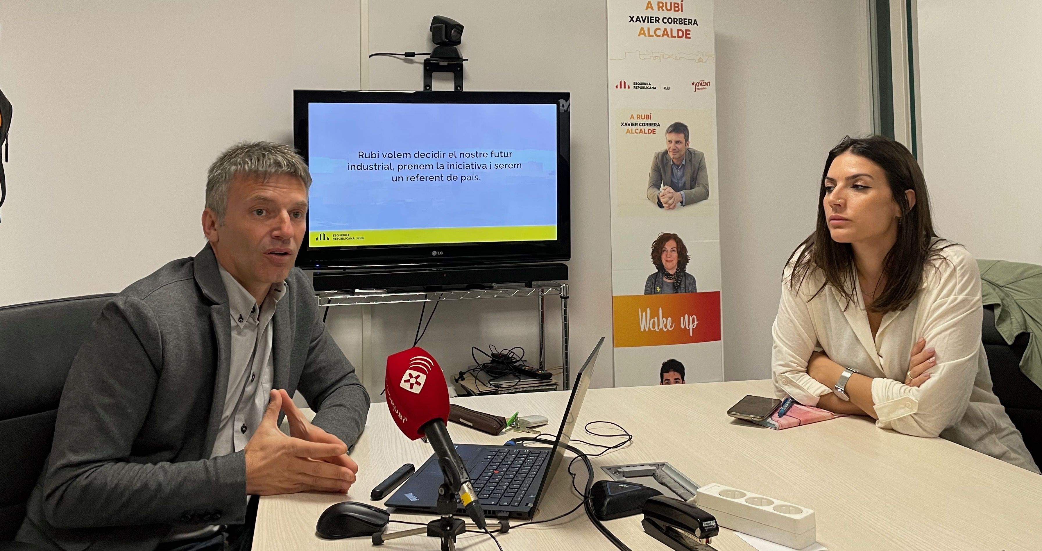 Xavier Corbera i Mireia Rey durant la roda de premsa sobre el campus de formació professional a Rubí. FOTO: NHS