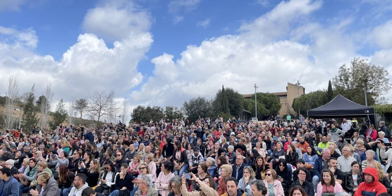 Grades plenes en la desena edició de la cantata escolar de Rubí. FOTO: NHS