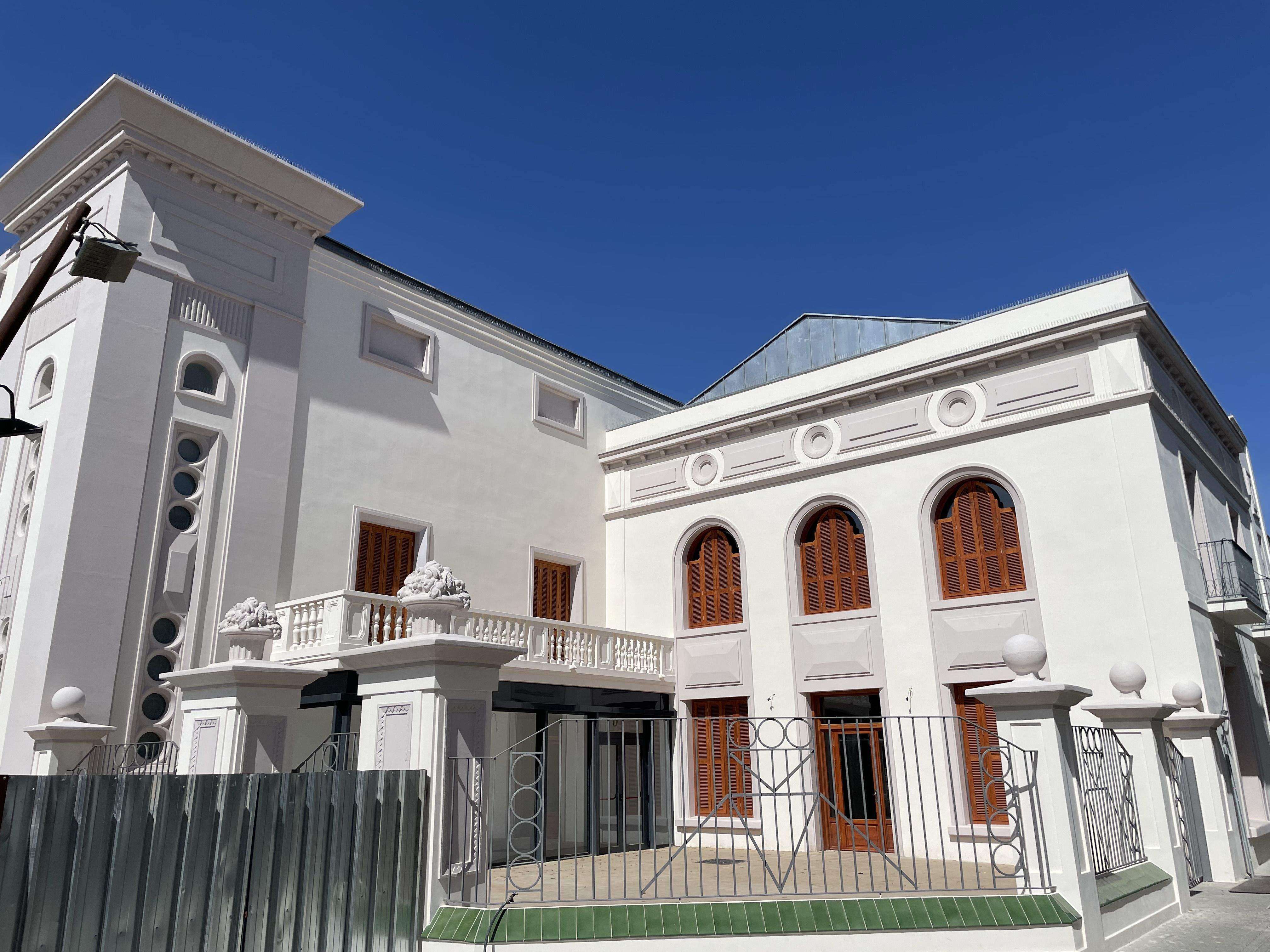 Façana lateral del Casino de Rubí. FOTO: NHS