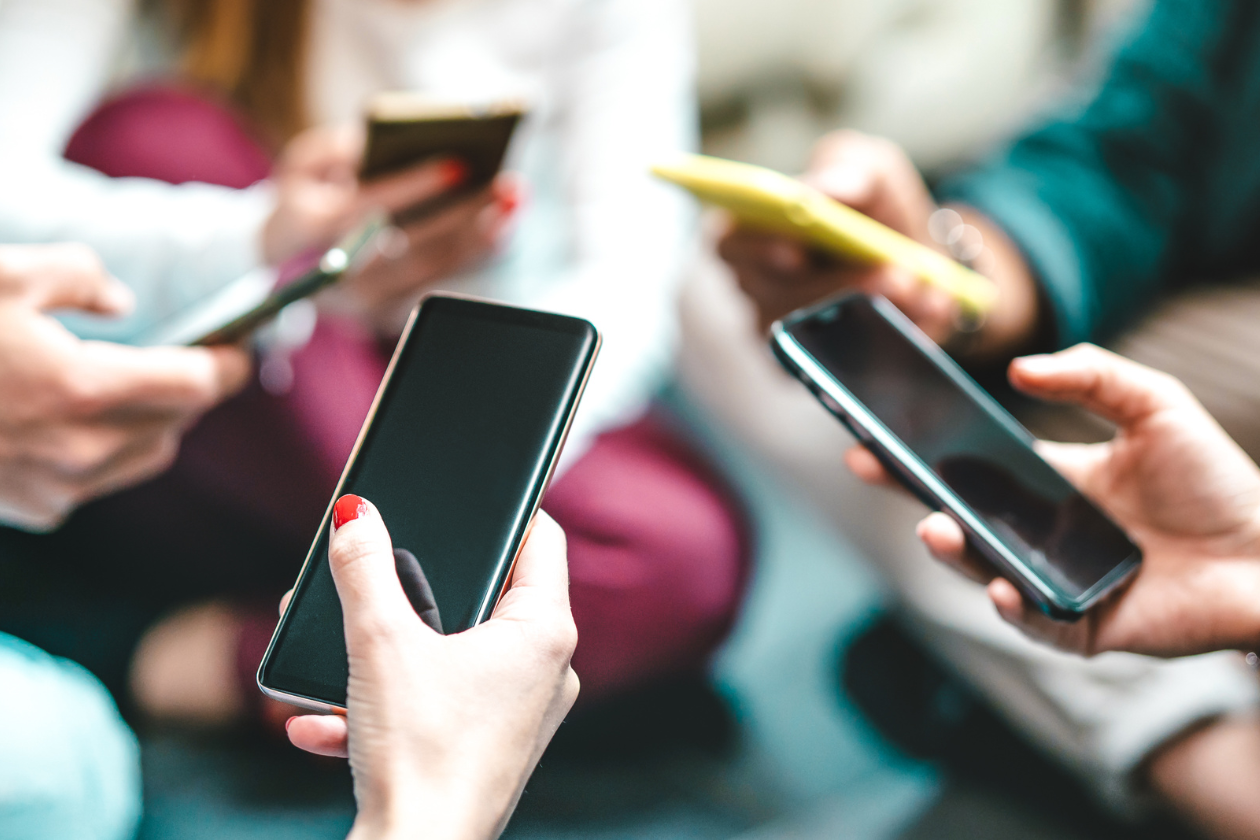 Cursos gratuïts per a famílies sobre el mal ús de les pantalles i benestar emocional els dies 13 i 20 d'abril. FOTO: Ajuntament de Rubí