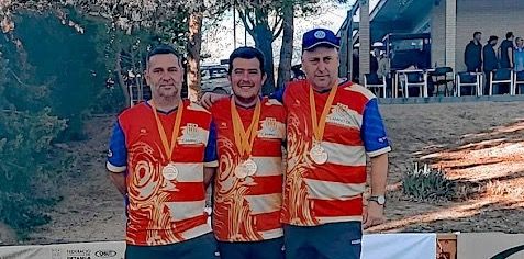 D'esquerra a dreta: Borja Delgado, David Tuya i Josele Delgado, campions de Catalunya de dobletes. FOTO: UP Las Torres