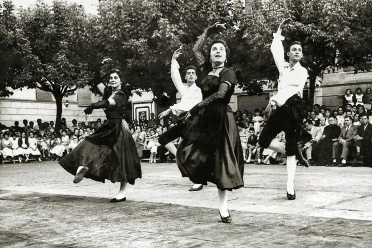Ball de galop de Pallars de l'esbart dansaire. FOTO: Autoria desconeguda. Fons Albert Sans Arís. 