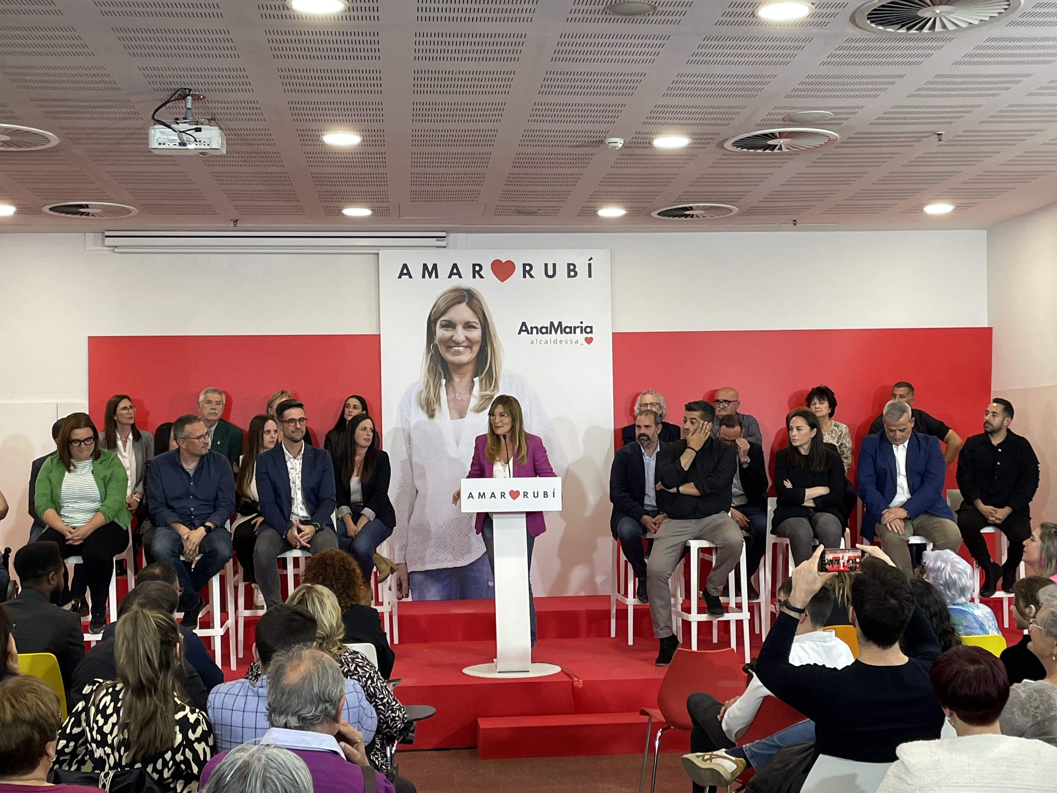 Ana María Martínez del PSC presenta la llista oficial de candidats per a les eleccions municipals. FOTO: Estela Luengo
