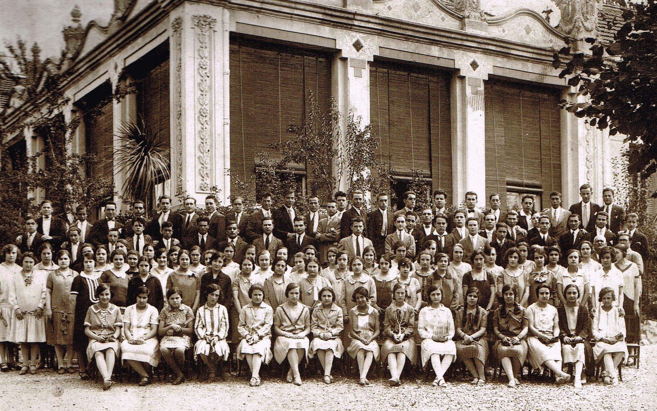 Celebració del desè aniversari de les Escoles Ribas, 1926. FOTO: Autoria desconeguda, pertany a l'arxiu de la Fundació Museu-Biblioteca de Rubí.