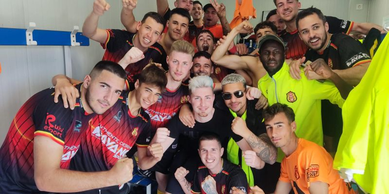 Els jugadors rubinencs del CF Juventud 25 de Septiembre celebren la victòria. FOTO: Veinti Els jugadors rubinencs del CF Juventud 25 de Septiembre celebren la victòria. FOTO: Veinti