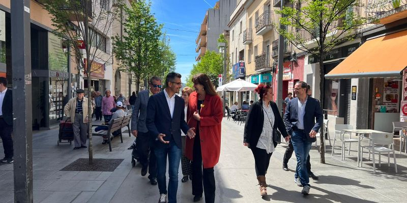 Ivan Vila i Laura Borràs durant la seva visita a Rubí. FOTO: Cedida