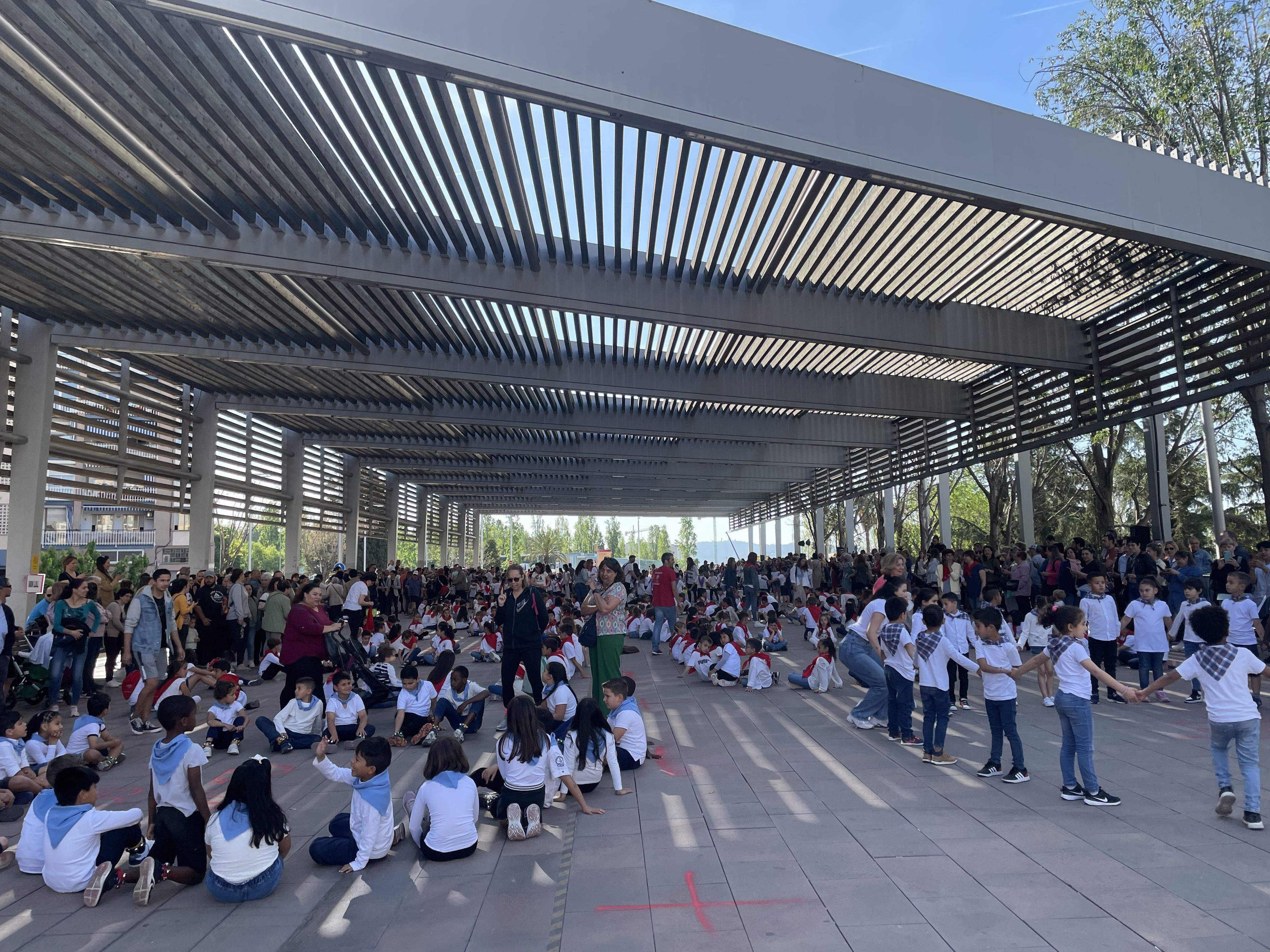 Gairebé 3.000 nens han participat en el ball escolar del Dia Internacional de la Dansa. FOTO: E.L. Gairebé 3.000 nens han participat en el ball escolar del Dia Internacional de la Dansa. FOTO: E.L.