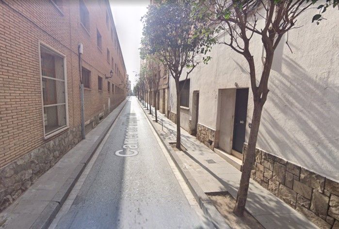 Tall de trànsit al carrer Espoz i Mina, entre els carrers de Torrijos i Llobateras. FOTO: Google Maps