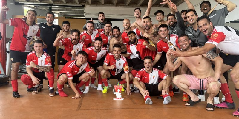 Jugadors de la UE Rubí celebren la victòria. FOTO: Cedida Jugadors de la UE Rubí celebren la victòria. FOTO: Cedida