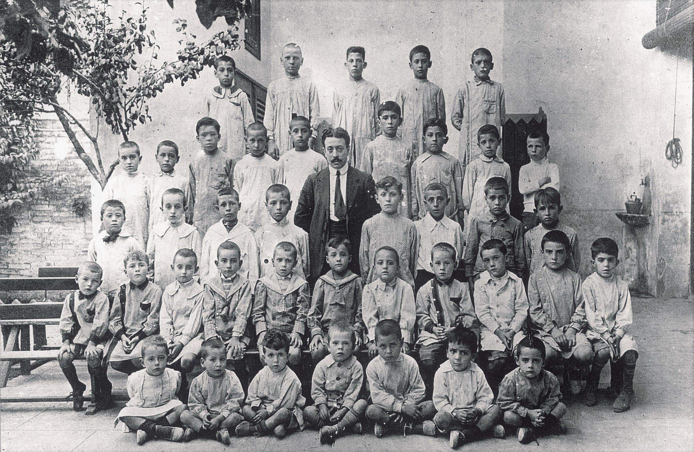 Un grup d'alumnes de les Escoles Evangèliques, 1919. FOTO: Arxiu Fundació Museu Biblioreca de Rubí
