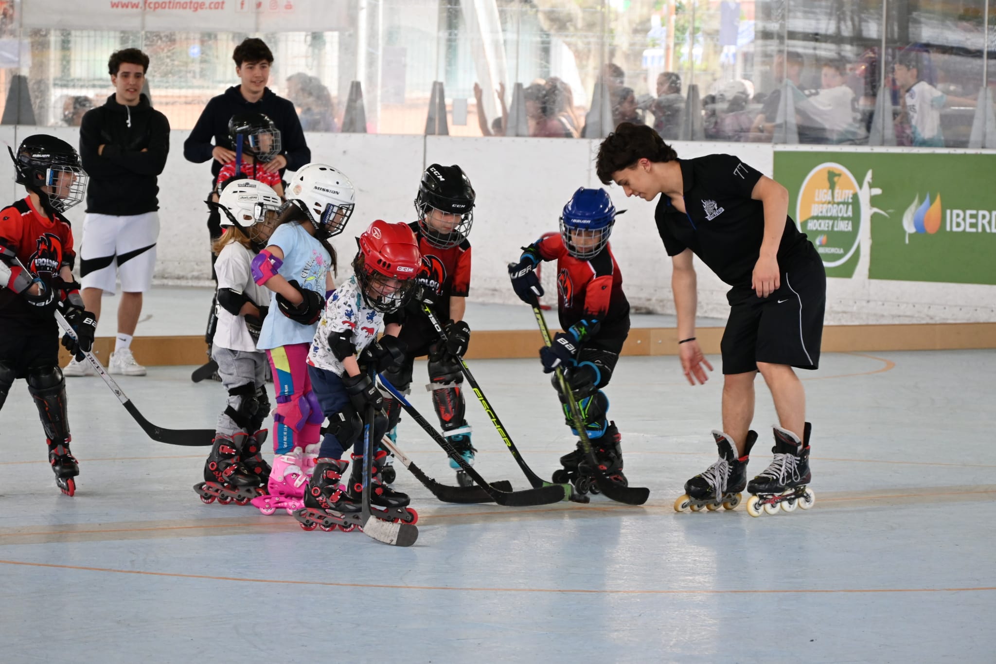 Sis escoles de Rubí participen en la lliga escolar d'hoquei línia. FOTO: Cedida